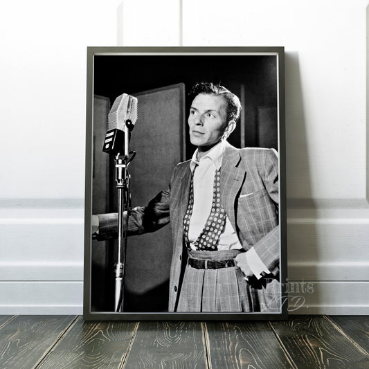 Frank Sinatra at the mic, 1947