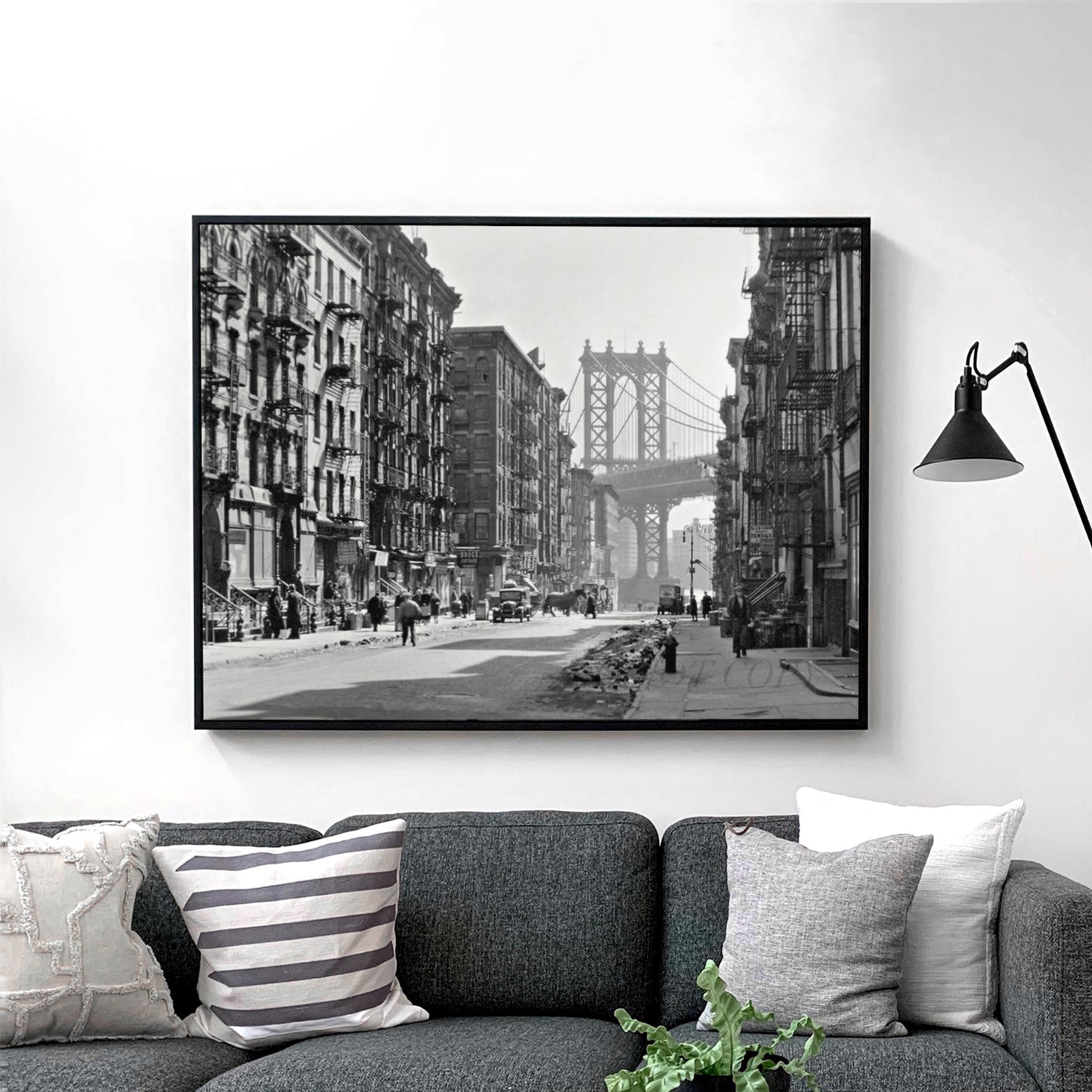 Pike and Henry Street with the Manhattan Bridge